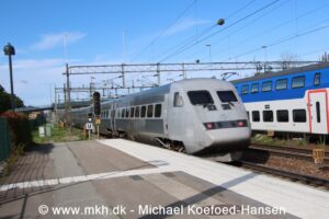 SJ - X2 2016 i Hallsberg d. 19/7-2023. © Michael Koefoed-Hansen